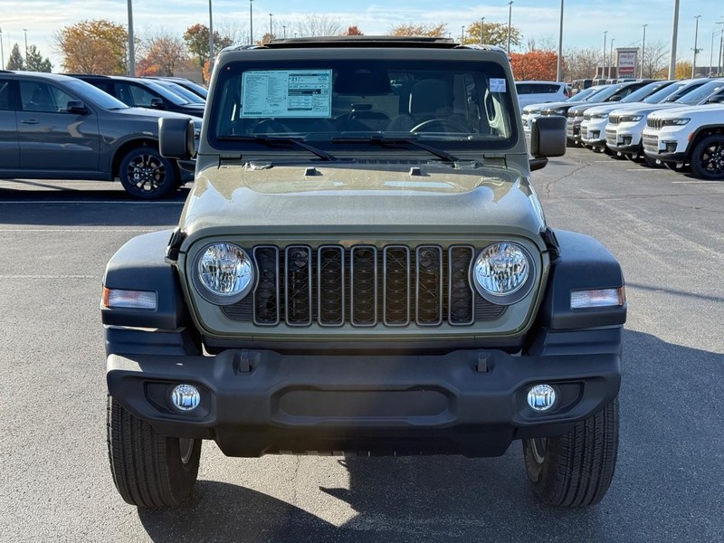 Jeep Wrangler Vehicle Full-screen Gallery Image 9