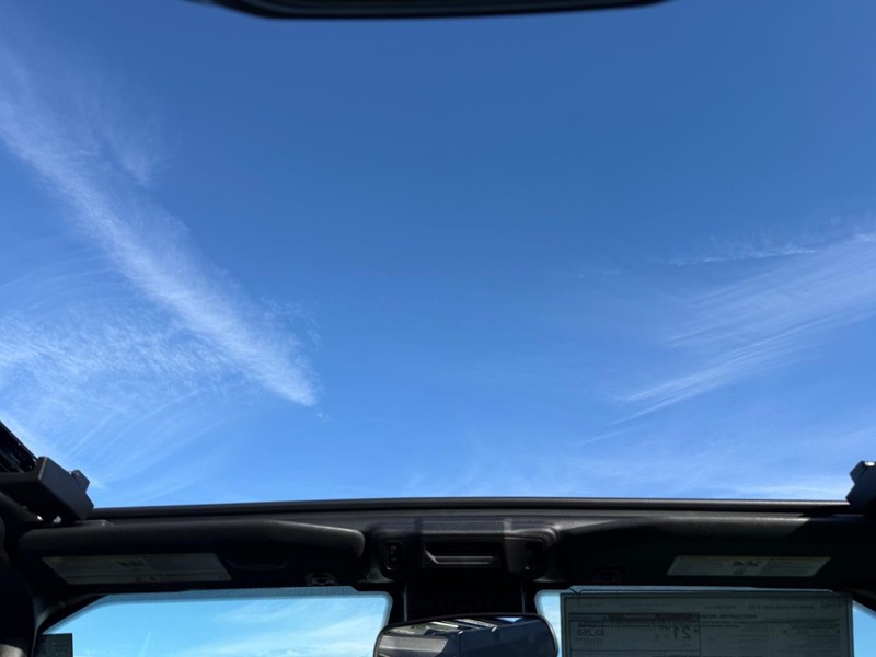 Jeep Wrangler Vehicle Full-screen Gallery Image 12