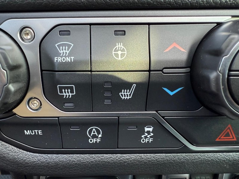 Jeep Wrangler Vehicle Full-screen Gallery Image 23