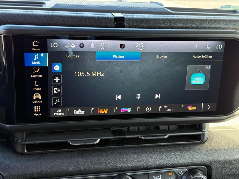 Jeep Wrangler Vehicle Full-screen Gallery Image 24