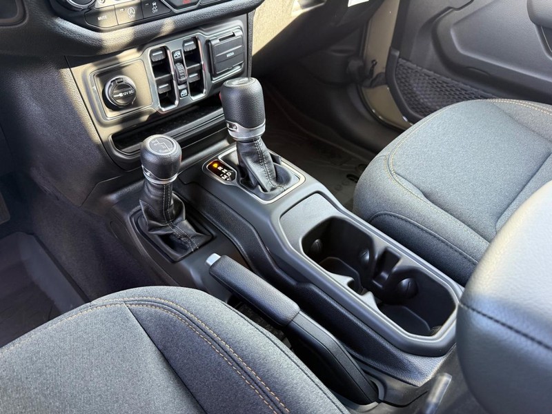 Jeep Wrangler Vehicle Full-screen Gallery Image 27