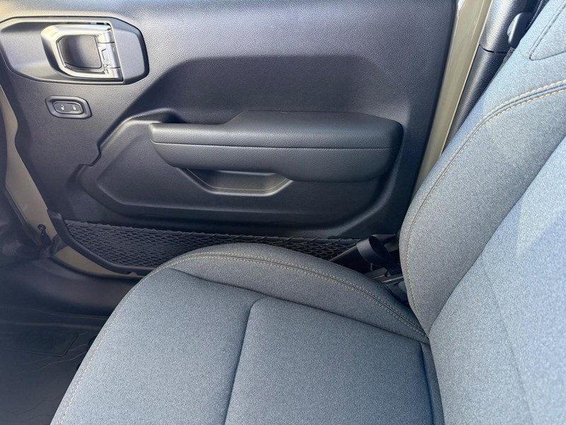 Jeep Wrangler Vehicle Full-screen Gallery Image 28