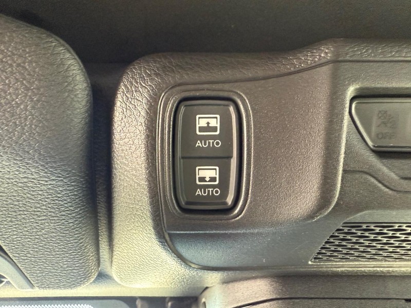 Jeep Wrangler Vehicle Full-screen Gallery Image 29