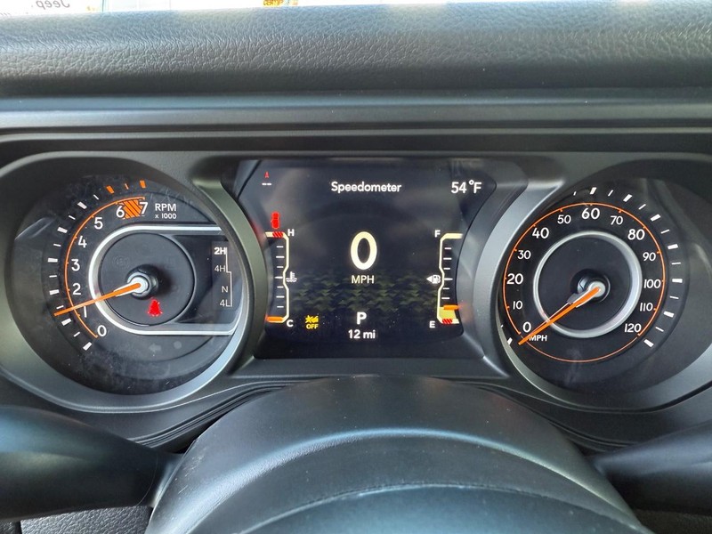 Jeep Wrangler Vehicle Full-screen Gallery Image 30