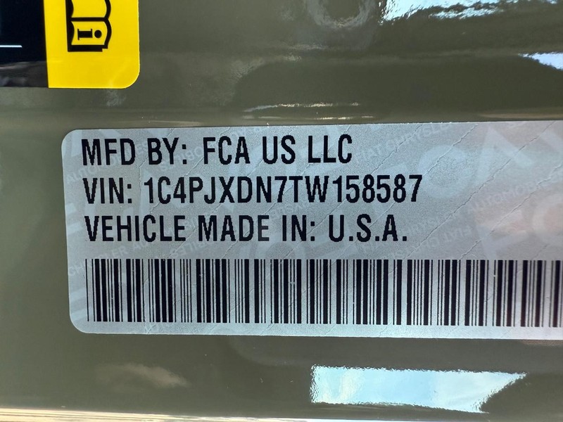 Jeep Wrangler Vehicle Full-screen Gallery Image 33