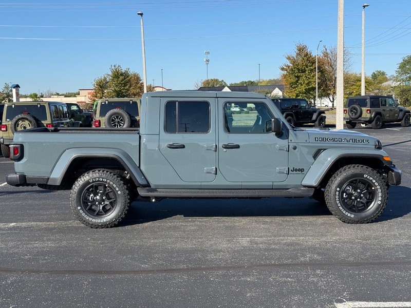 Jeep Gladiator Vehicle Full-screen Gallery Image 2