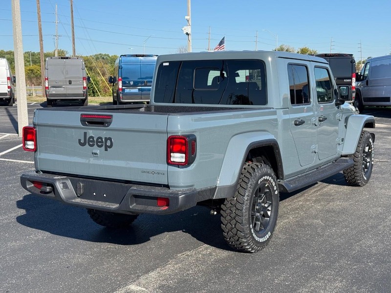 Jeep Gladiator Vehicle Full-screen Gallery Image 3