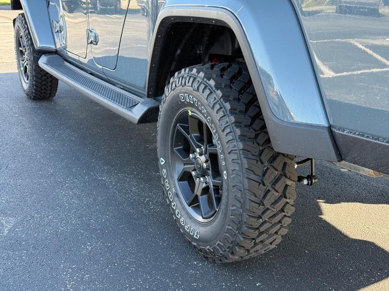 Jeep Gladiator Vehicle Full-screen Gallery Image 6