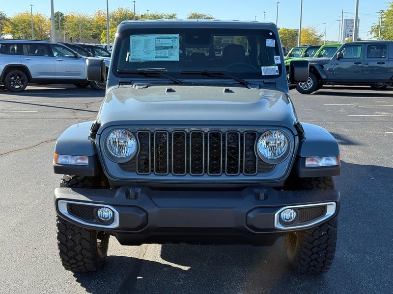 Jeep Gladiator Vehicle Full-screen Gallery Image 9