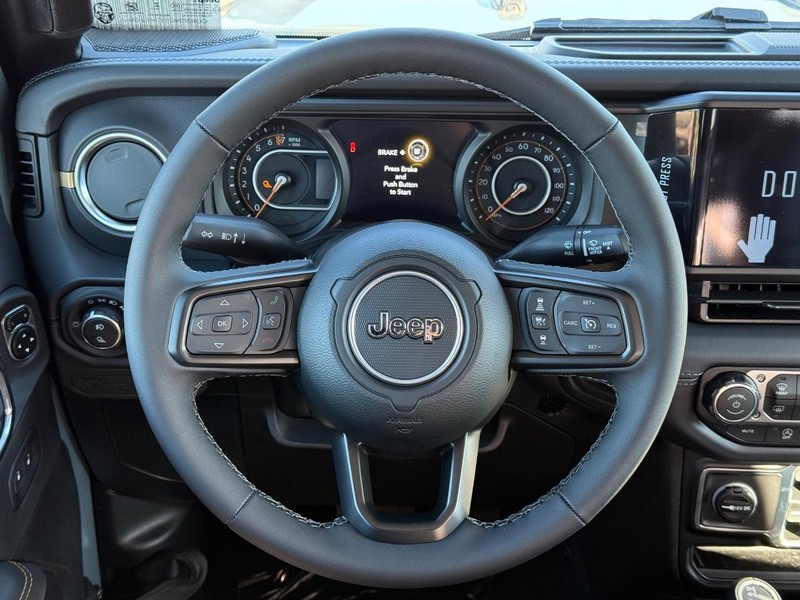 Jeep Gladiator Vehicle Full-screen Gallery Image 13