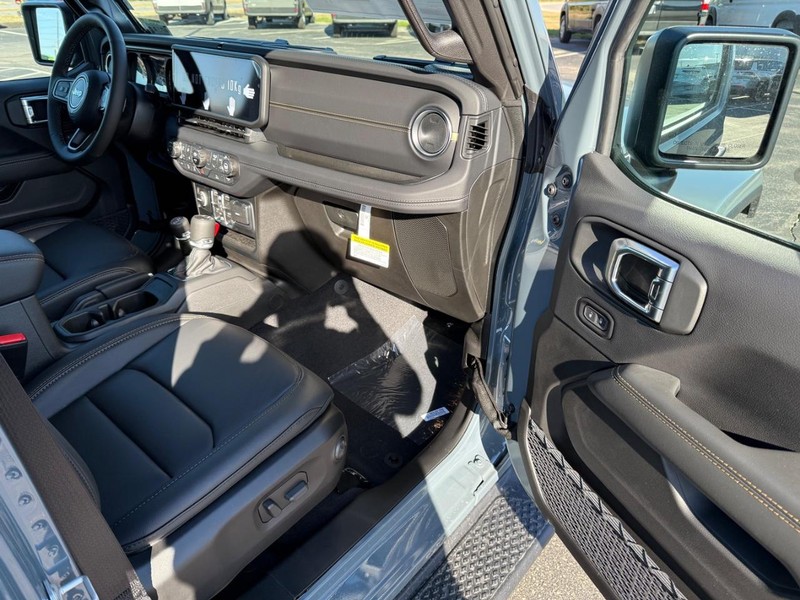 Jeep Gladiator Vehicle Full-screen Gallery Image 14