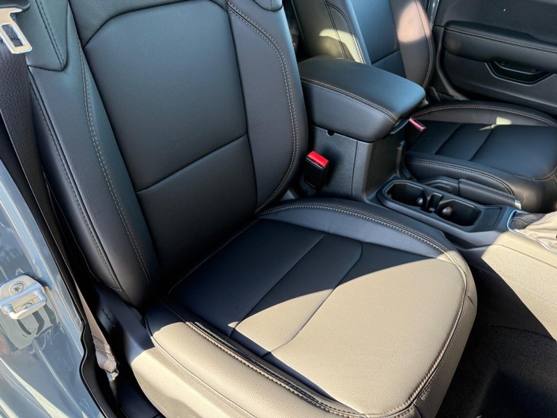 Jeep Gladiator Vehicle Full-screen Gallery Image 15