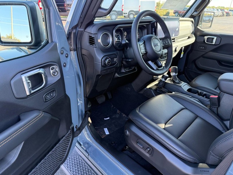 Jeep Gladiator Vehicle Full-screen Gallery Image 16