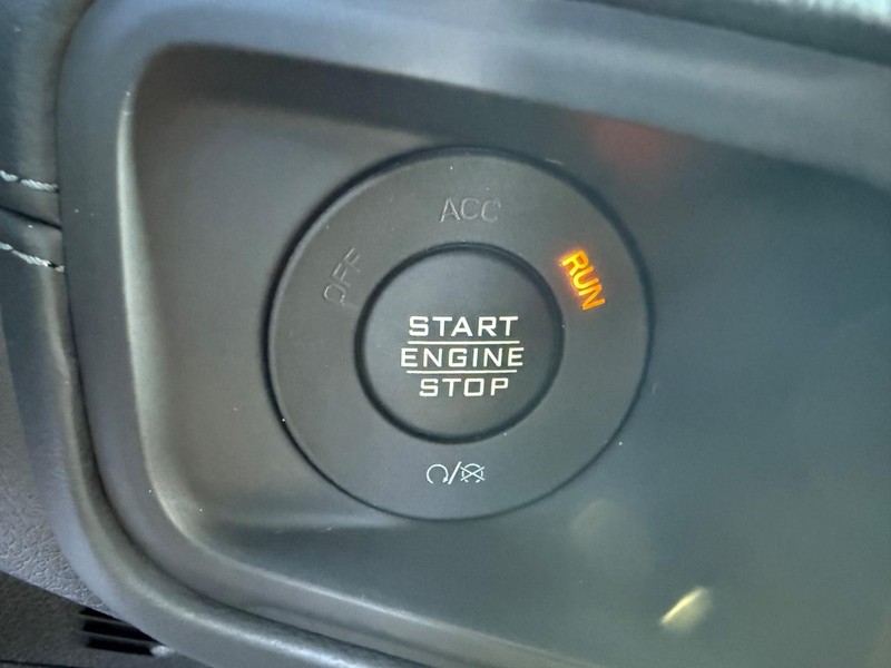 Jeep Gladiator Vehicle Full-screen Gallery Image 21