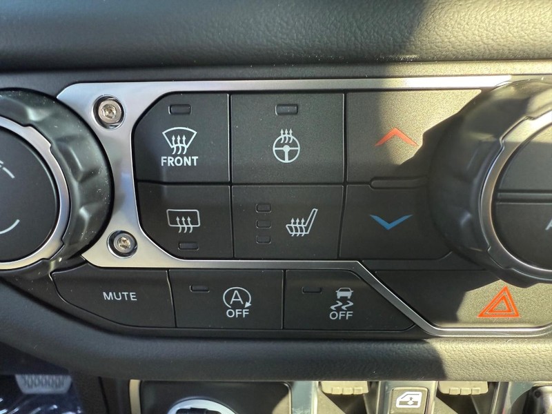 Jeep Gladiator Vehicle Full-screen Gallery Image 22