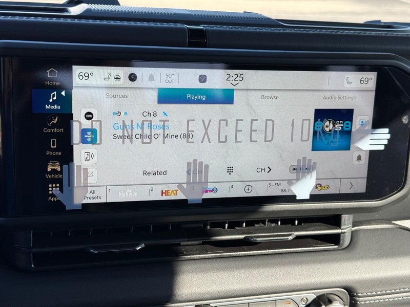 Jeep Gladiator Vehicle Full-screen Gallery Image 23