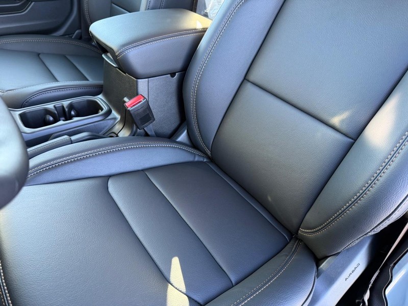 Jeep Gladiator Vehicle Full-screen Gallery Image 30