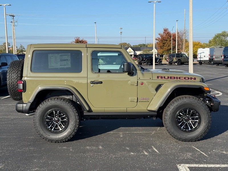 Jeep Wrangler Vehicle Full-screen Gallery Image 2