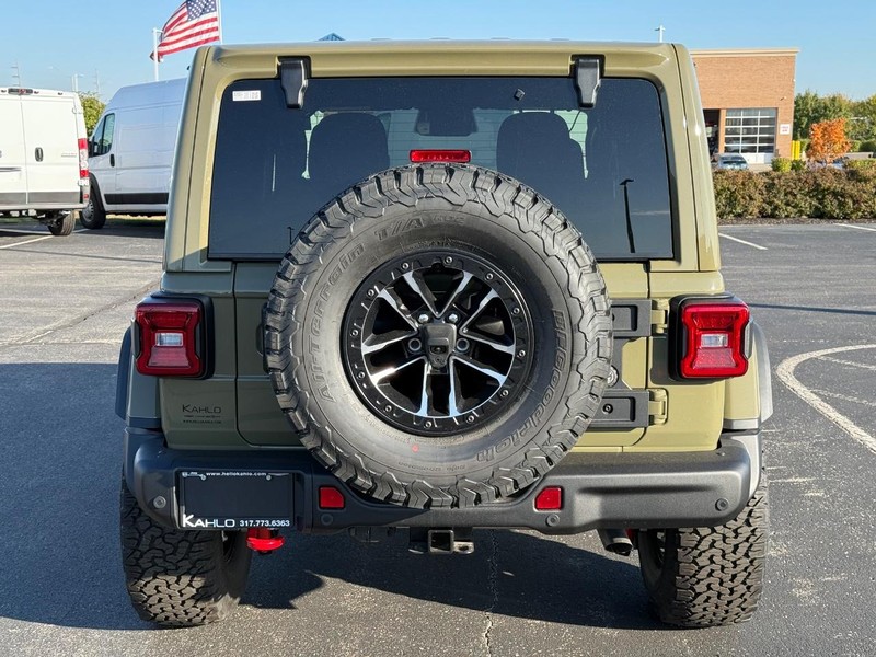 Jeep Wrangler Vehicle Full-screen Gallery Image 4