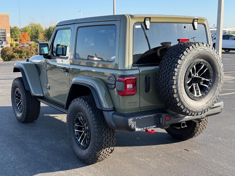 Jeep Wrangler Vehicle Full-screen Gallery Image 5