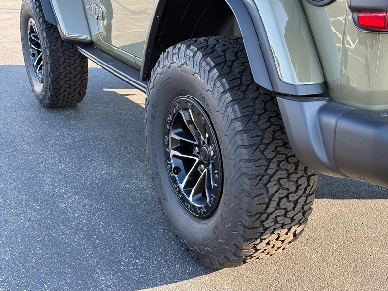 Jeep Wrangler Vehicle Full-screen Gallery Image 6