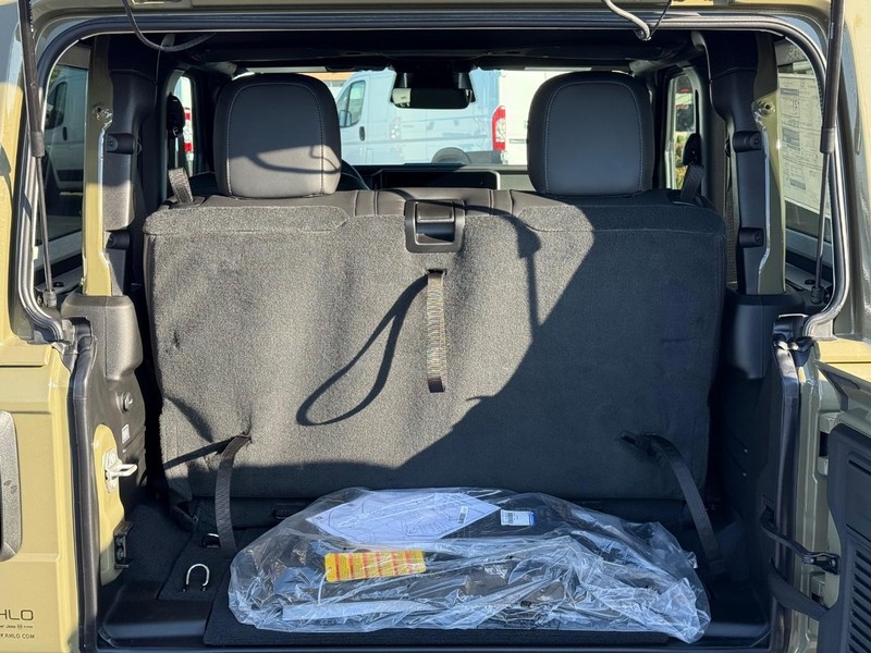 Jeep Wrangler Vehicle Full-screen Gallery Image 7