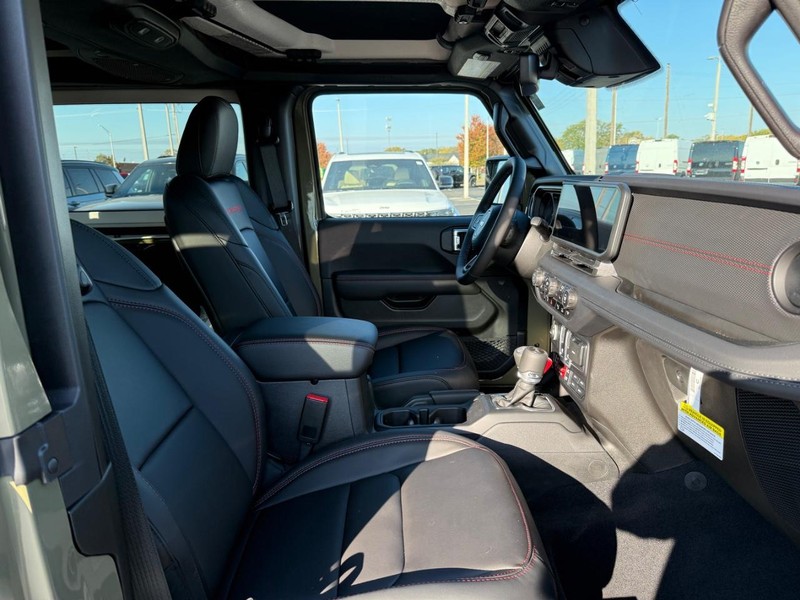 Jeep Wrangler Vehicle Full-screen Gallery Image 10