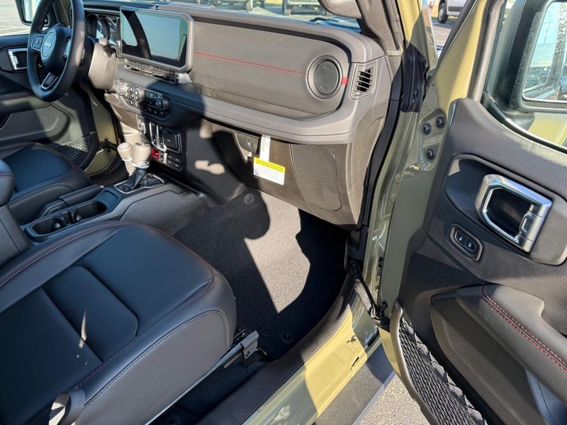 Jeep Wrangler Vehicle Full-screen Gallery Image 11