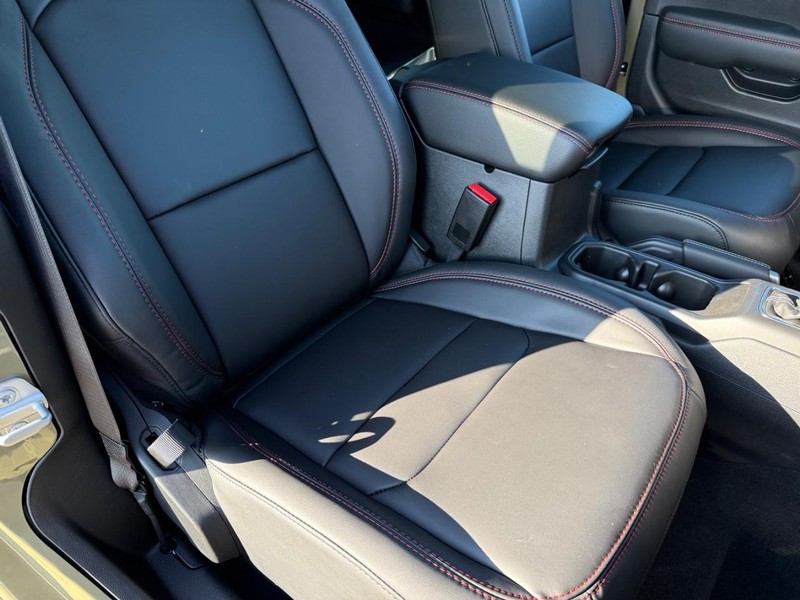 Jeep Wrangler Vehicle Full-screen Gallery Image 12