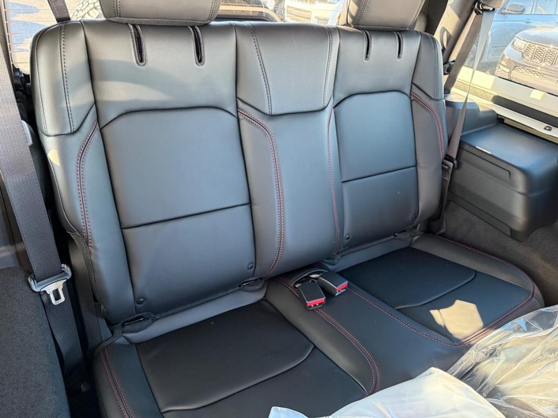 Jeep Wrangler Vehicle Full-screen Gallery Image 13