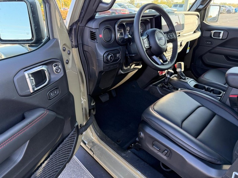 Jeep Wrangler Vehicle Full-screen Gallery Image 14