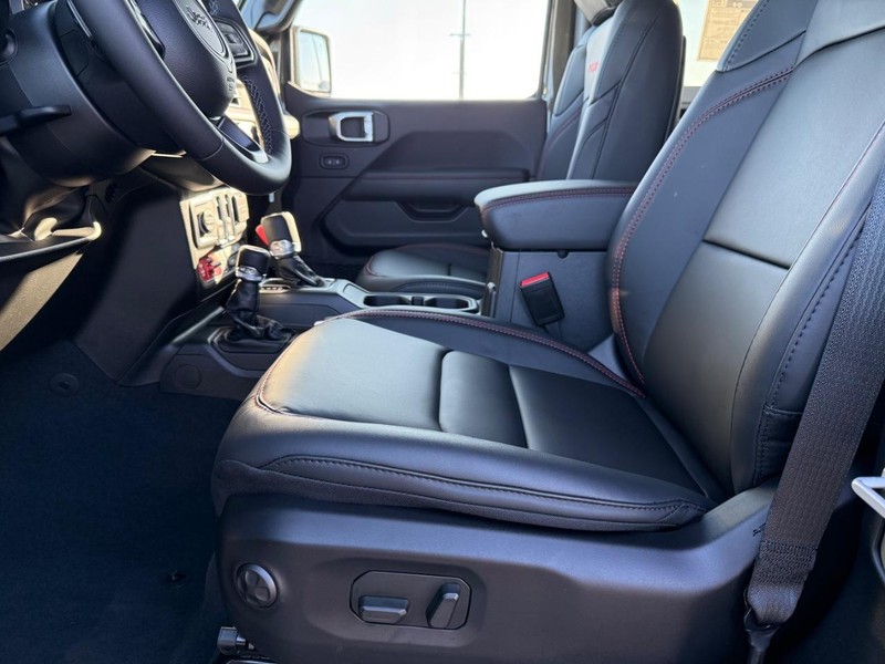 Jeep Wrangler Vehicle Full-screen Gallery Image 15