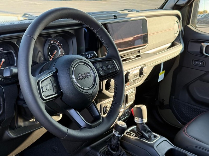 Jeep Wrangler Vehicle Full-screen Gallery Image 16