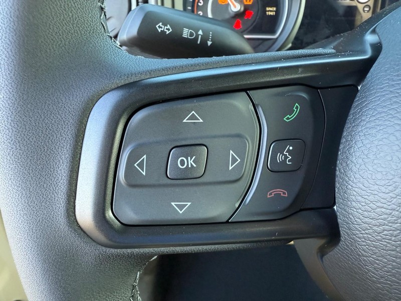 Jeep Wrangler Vehicle Full-screen Gallery Image 17