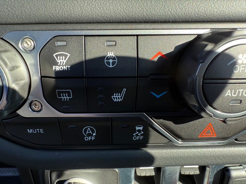 Jeep Wrangler Vehicle Full-screen Gallery Image 20