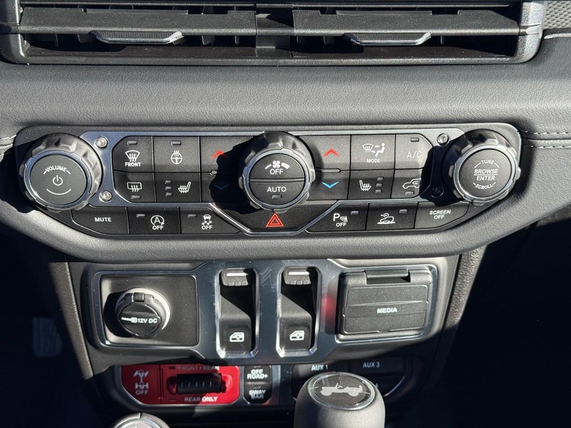 Jeep Wrangler Vehicle Full-screen Gallery Image 23