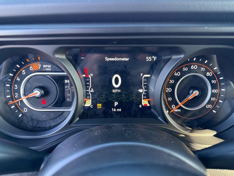 Jeep Wrangler Vehicle Full-screen Gallery Image 26