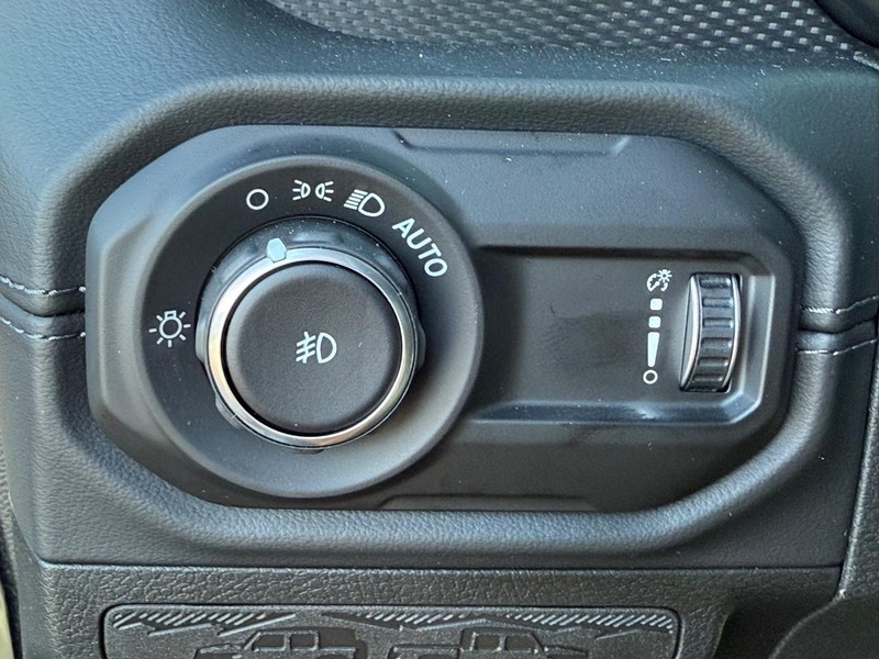 Jeep Wrangler Vehicle Full-screen Gallery Image 28