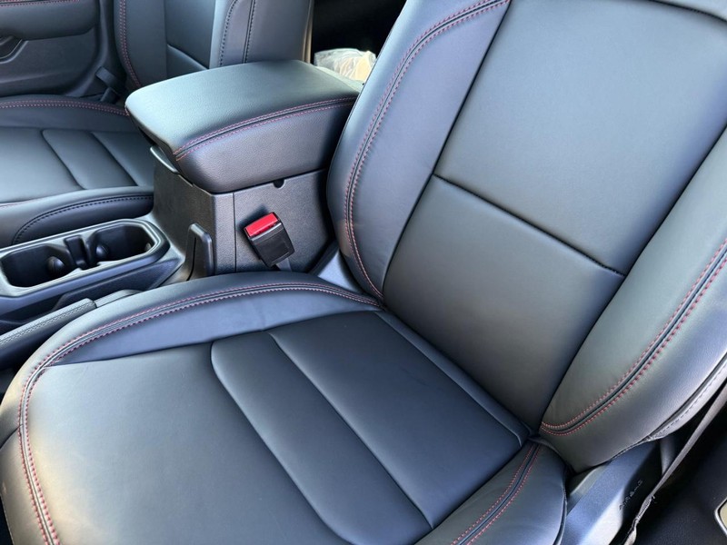 Jeep Wrangler Vehicle Full-screen Gallery Image 29