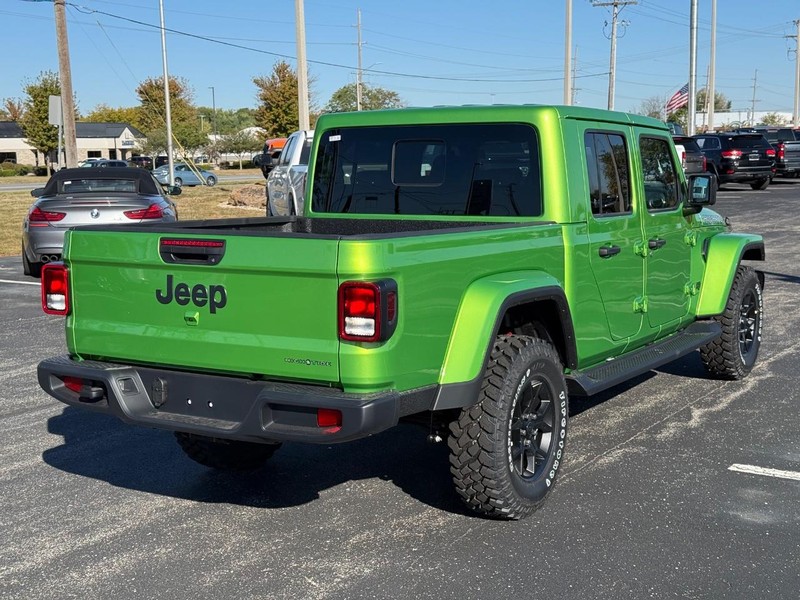Jeep Gladiator Vehicle Full-screen Gallery Image 3