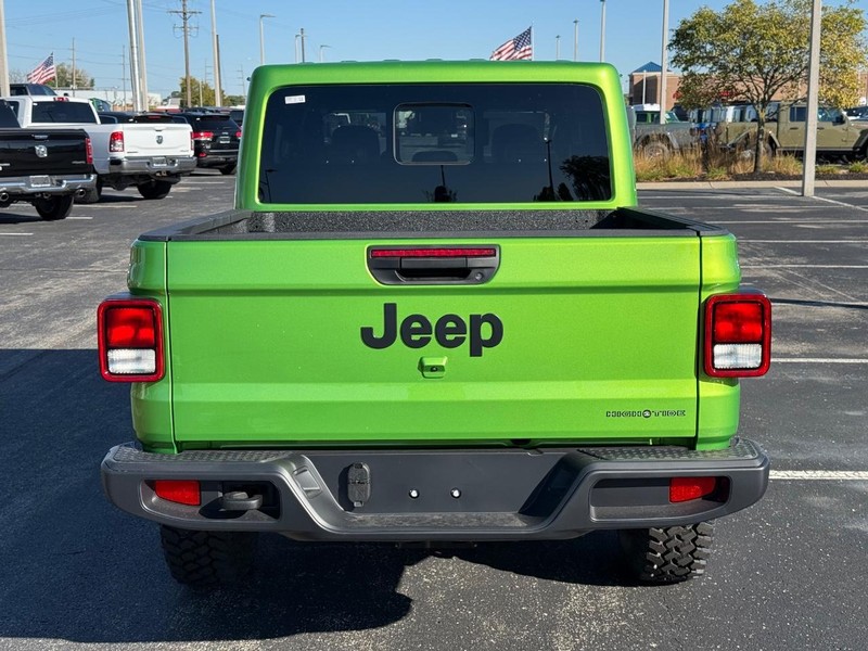 Jeep Gladiator Vehicle Full-screen Gallery Image 4