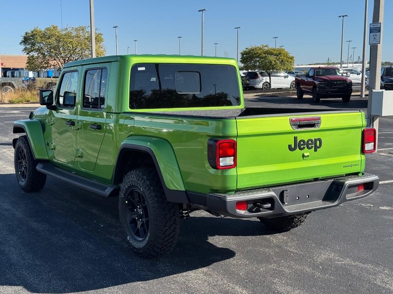 Jeep Gladiator Vehicle Full-screen Gallery Image 5