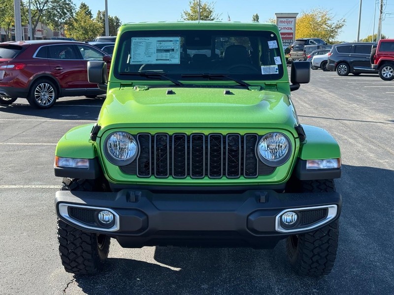 Jeep Gladiator Vehicle Full-screen Gallery Image 9