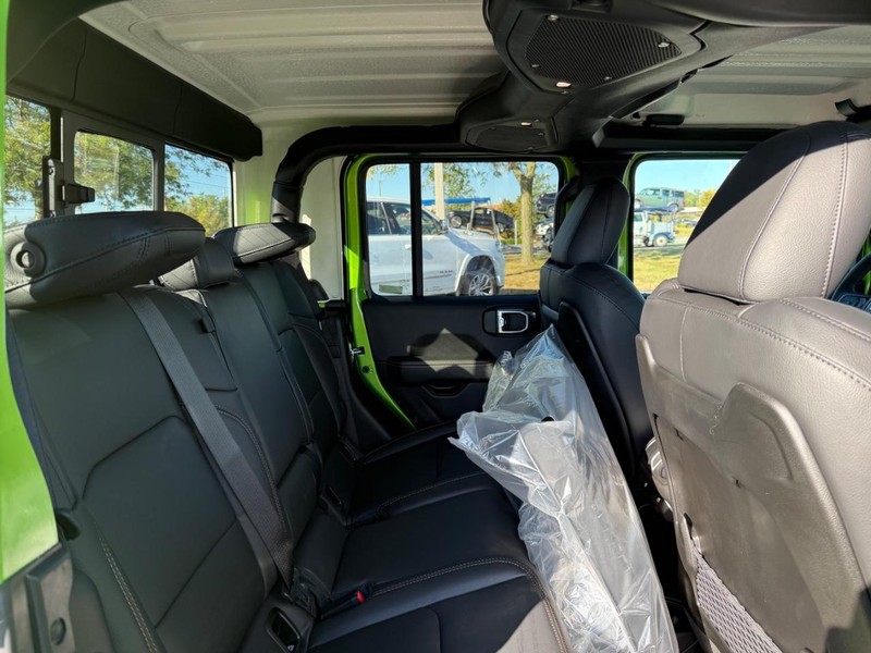 Jeep Gladiator Vehicle Full-screen Gallery Image 10