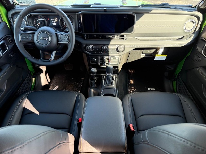 Jeep Gladiator Vehicle Full-screen Gallery Image 12