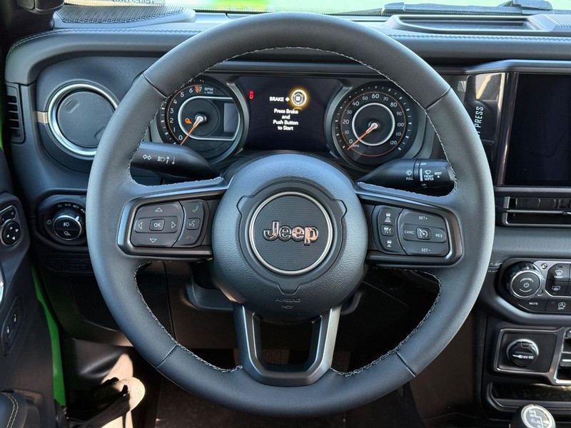 Jeep Gladiator Vehicle Full-screen Gallery Image 13