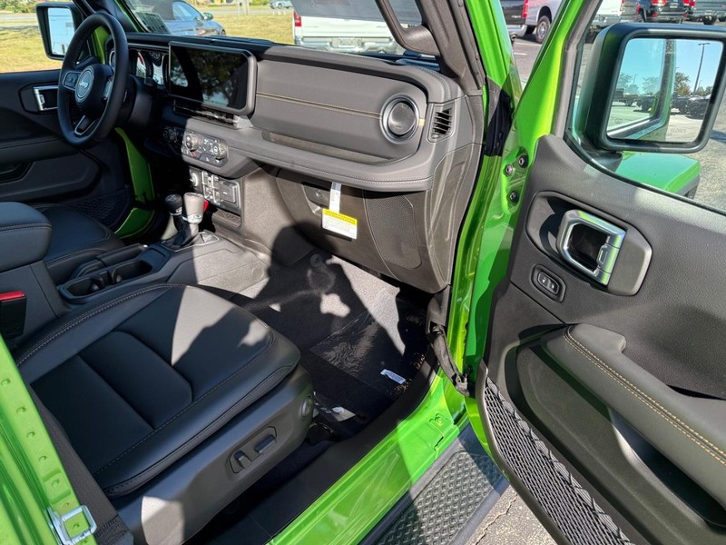 Jeep Gladiator Vehicle Full-screen Gallery Image 14