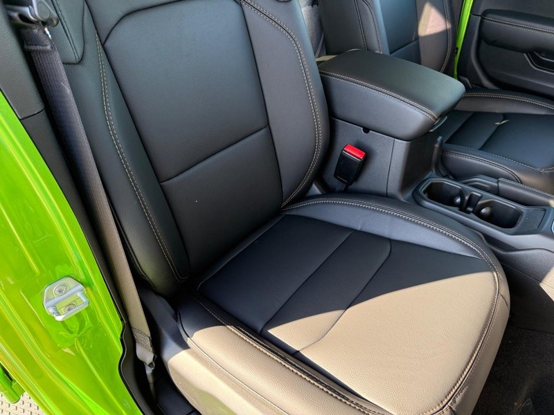 Jeep Gladiator Vehicle Full-screen Gallery Image 15