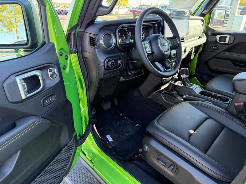 Jeep Gladiator Vehicle Full-screen Gallery Image 16