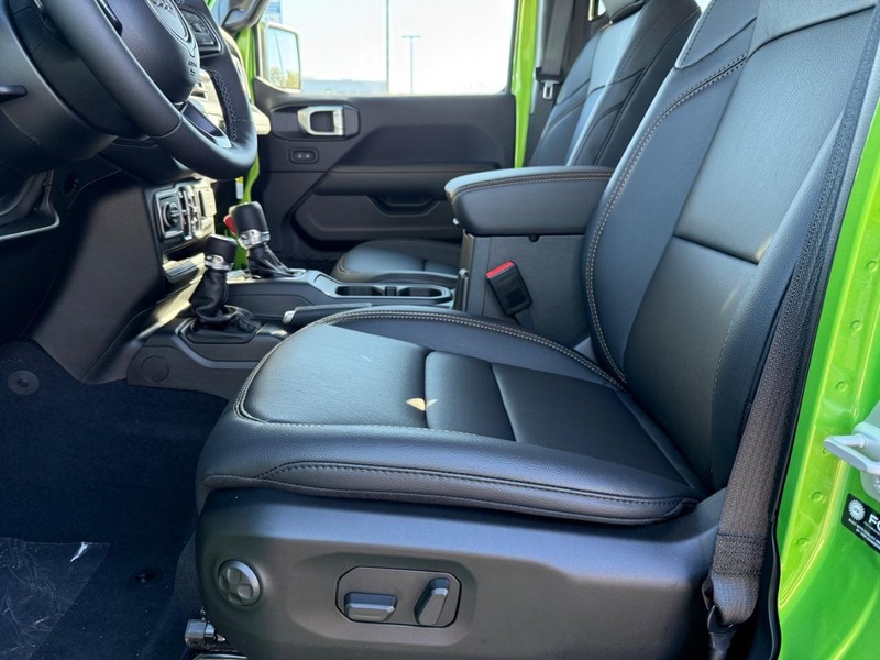 Jeep Gladiator Vehicle Full-screen Gallery Image 17